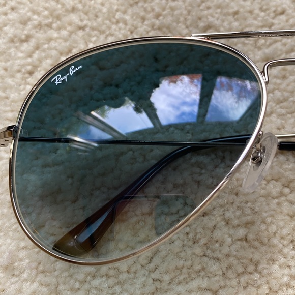 Like New! Ray-Ban Aviator Sunglasses - Picture 3 of 11